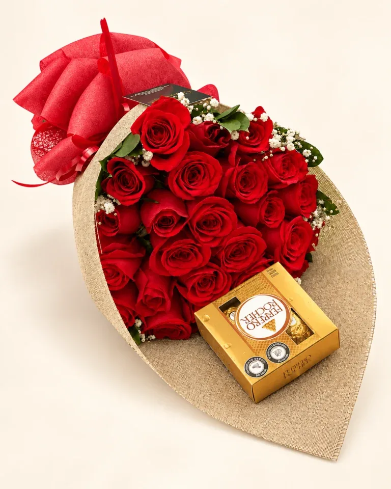 Bouquet de 24 rosas rojas con follaje y chocolates Ferrero Rocher en Pereira