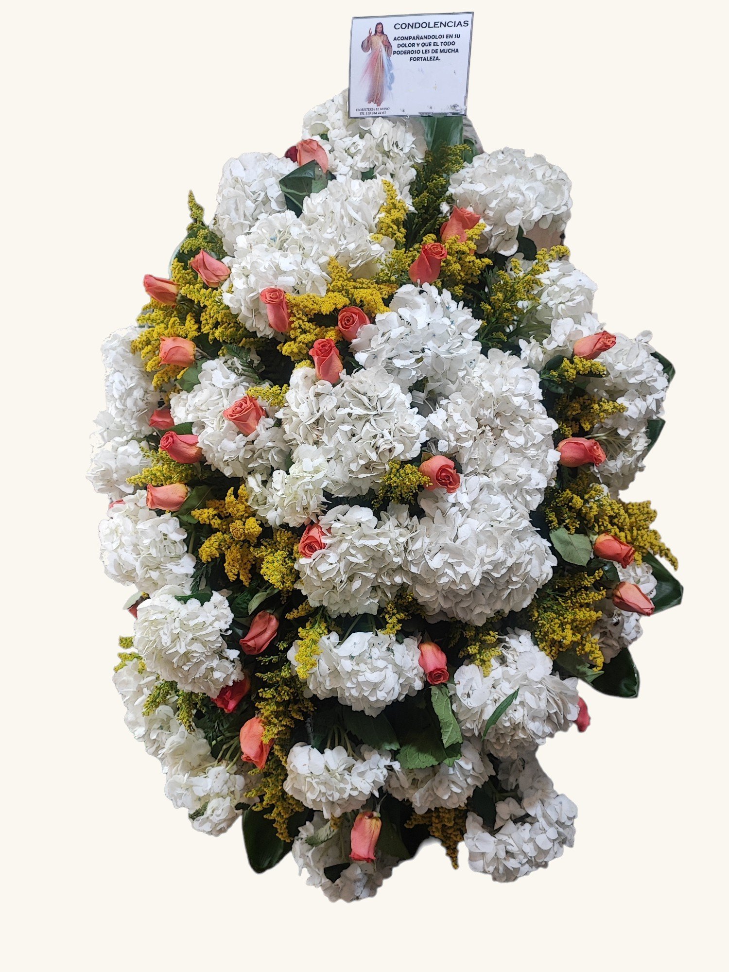 Ramo fúnebre de hortensias blancas y rosas salmón para condolencias en Pereira