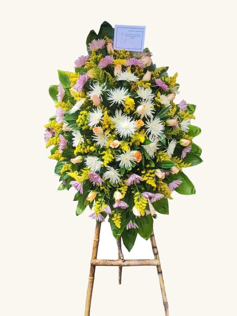 Ramo fúnebre en tonos rosados, amarillos y blancos para condolencias en Pereira