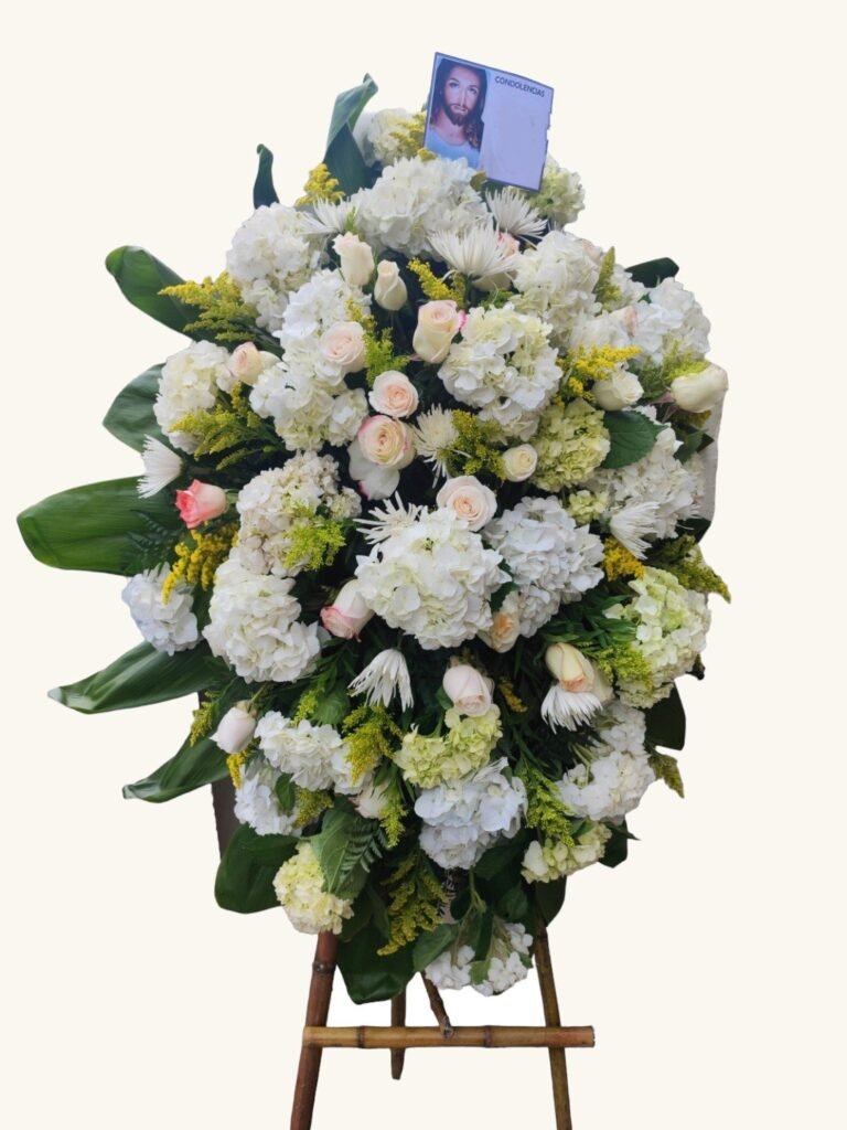 Arreglo fúnebre de rosas blancas y rosadas con hortensias para condolencias en Pereira